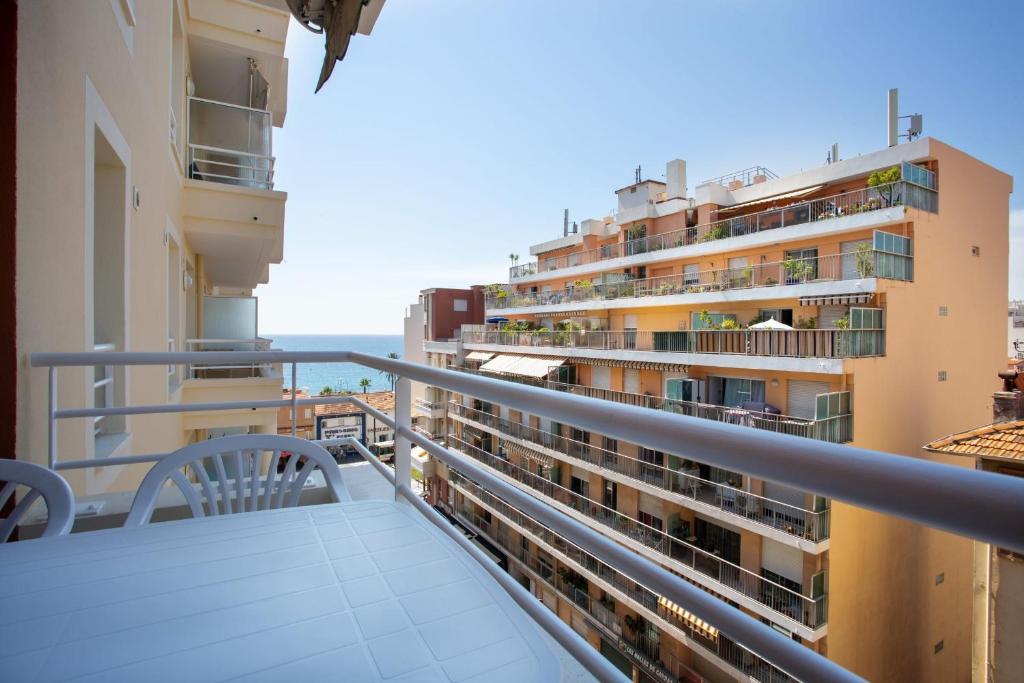 Appartement Air-conditioned apartment with sea view with two bedrooms 2 AVENUE DE CARRAS, 06200 Nice