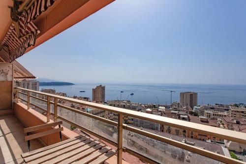 Appartement Air-Conditioned Furnished Apartment With 2 Bedrooms & Sea View Terrace 23 avenue du Carnier Beausoleil
