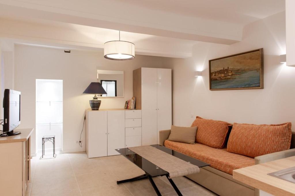 Appartement Air-conditioned furnished studio in a quiet area in the Viel Antibes 11 Rue Saint-Bernardin, 06600 Antibes