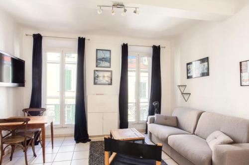 Air-conditioned furnished studio near the beaches and all amenities Cannes france