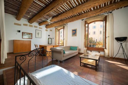 Air-conditioned loft in the heart of the old port Marseille france