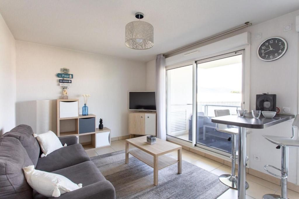 Appartement Air-conditioned studio with furnished terrace and parking 74 Avenue de la Roubine, 06150 Cannes