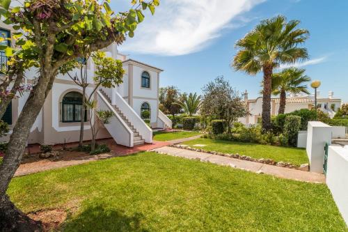 Appartement Al Algarve - Alojamento local com excelente localização R. António Aleixo, Urbanização Salicos Lote F4 Carvoeiro