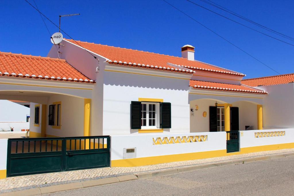 Maison d'hôtes AL Casa das Andorinhas Travessa da Rua Nova Lote11, 7630-017 Almograve