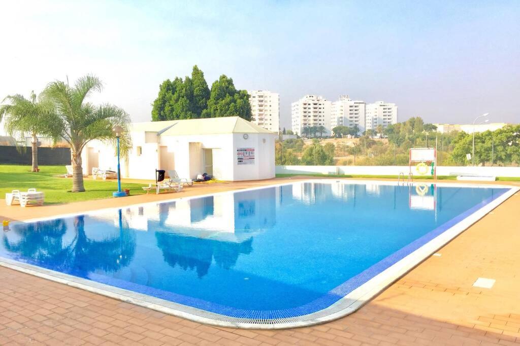 Appartement Albufeira, standind flat with swimming pool Urbanização de Montechoro, lote 223, 8200-317 Albufeira