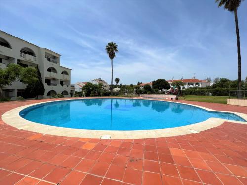 Albufeira Twins 1 With Pool by Homing Albufeira portugal