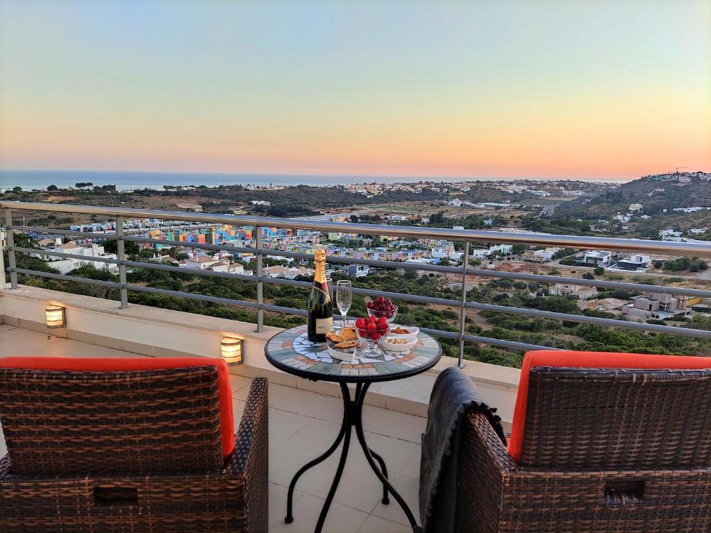 Appartement AlbufeiraOrada SunSet Penthouse by Be Cherish Rua José Ramos Pimenta, Condomínio Encosta da Orada Bloco A3B, 8200-147 Albufeira