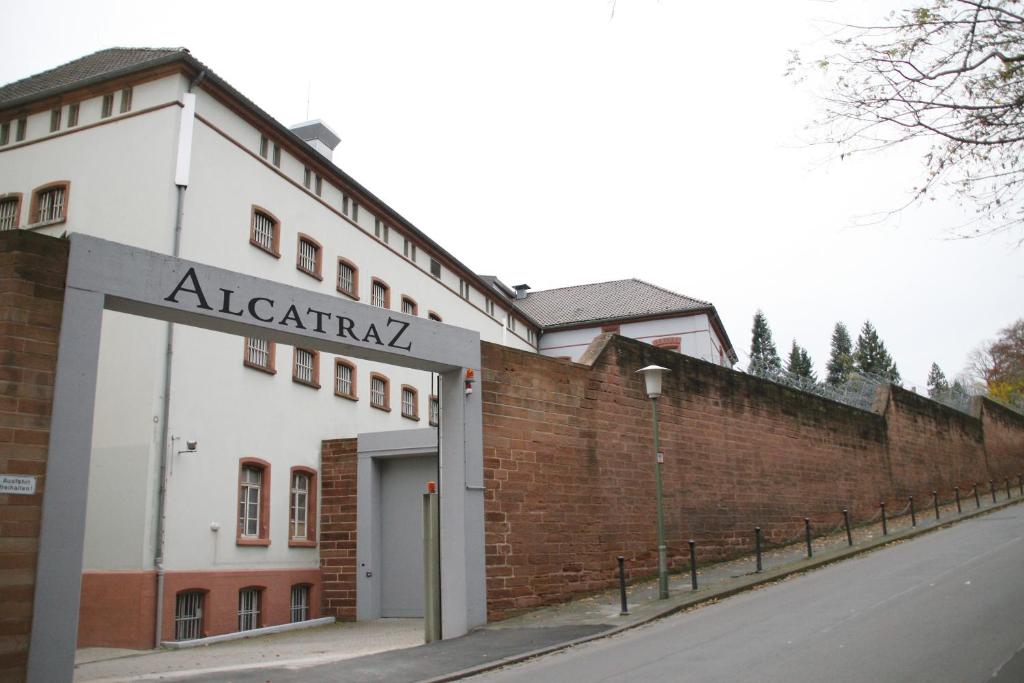 Hôtel ALCATRAZ Hotel am Japanischen Garten Morlauterer Straße 1, 67657 Kaiserslautern