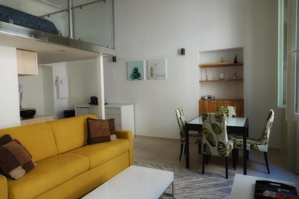 Appartement Alexandre Mari old town few meters to the beach 5 Rue Alexandre Mari, 06300 Nice