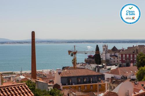 Alfama Amazing Scenic River and City View Charming apartment With 2 bedrooms and AC 19th Century Building Lisbonne portugal