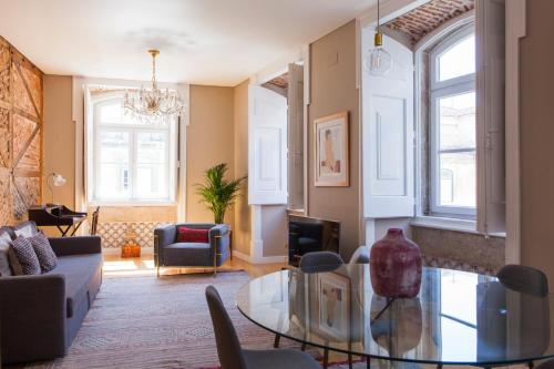 Alfama Baixa Spacious And Bright Apartment Blends the Historic and the Contemporary 2 Bedrs & 2 Bathrs AC 18th Century Building Lisbonne portugal