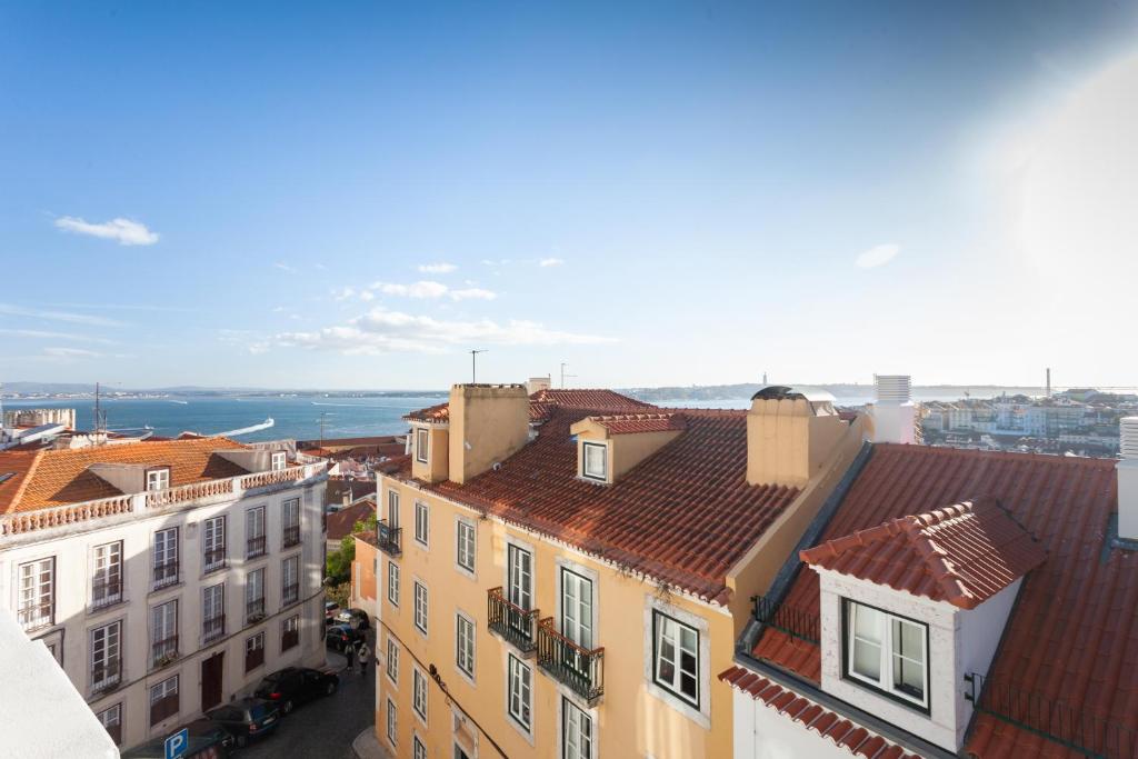 Appartement Alfama Charming Apartment with Amazing River View and Terrace 18 Costa do Castelo 3º piso, 1100-129 Lisbonne