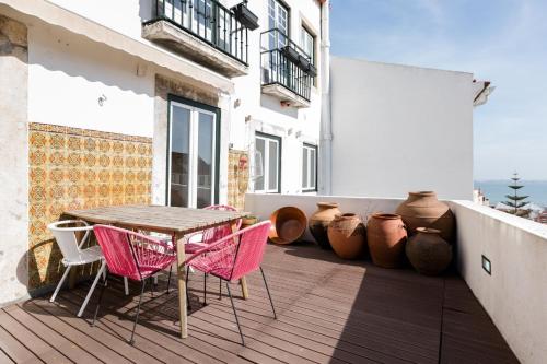 Appartement Alfama Terrace Best River and Historic City View Spacious and Charming Ground Floor 18th Century Building Rua de Guilherme Braga Lisbonne