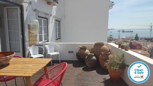 Alfama Terrace Best River and Historic City View Spacious and Charming Ground Floor 18th Century Building Lisbonne portugal