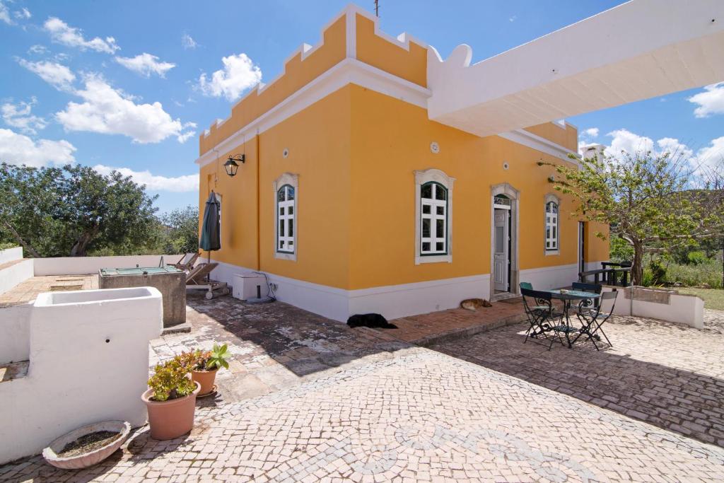 Maison de vacances Algarve Charming 2br Colonial Villa Estr. Mun. 520 518A, 8005-509 Santa Bárbara de Nexe