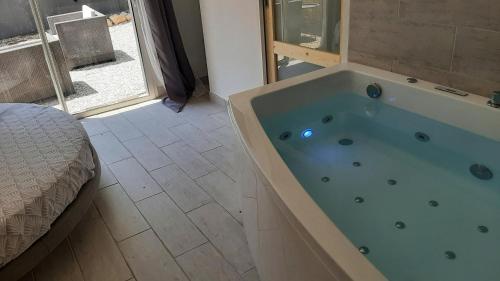 B&B / Chambre d'hôtes Allegria Nimes Chambre Deluxe Spa 20 Rue Saint-Exupéry Nîmes