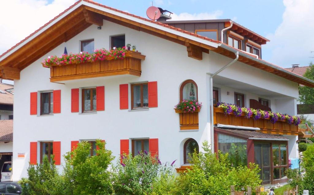 Appartement Allgaeuer-Landhaus-Stocker Alpenblickstraße  18, 87659 Hopferau