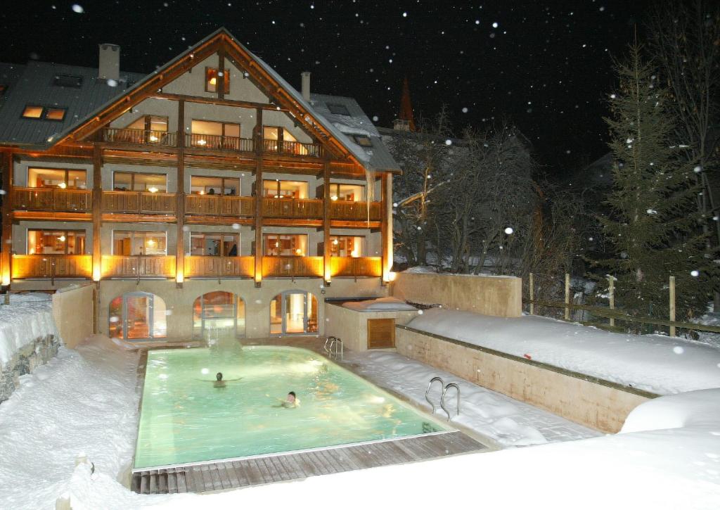 Hôtel Alliey & Spa Piscine Appart-hôtel Serre chevalier Serre Chevalier 11 Rue de l'ecole, 05220 Le Monêtier-les-Bains