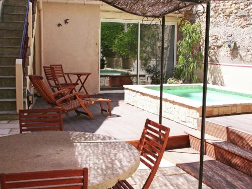Maison de vacances Alluring holiday home in Cazouls D h rault with pool  Montagnac