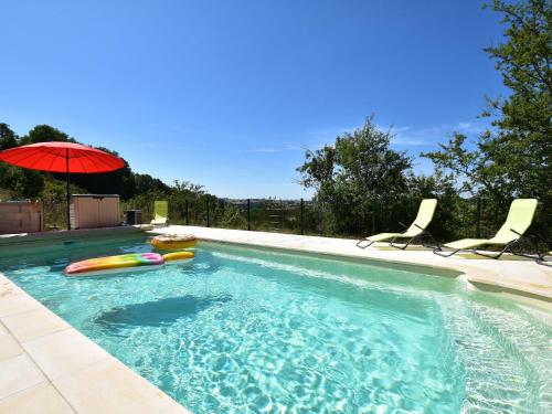 Alluring Holiday Home in Cuzy with Swimming Pool Cuzy france