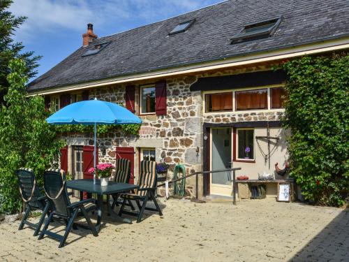 Maison de vacances Alluring Holiday Home with Pool Barbecue Sun loungers  Virlet