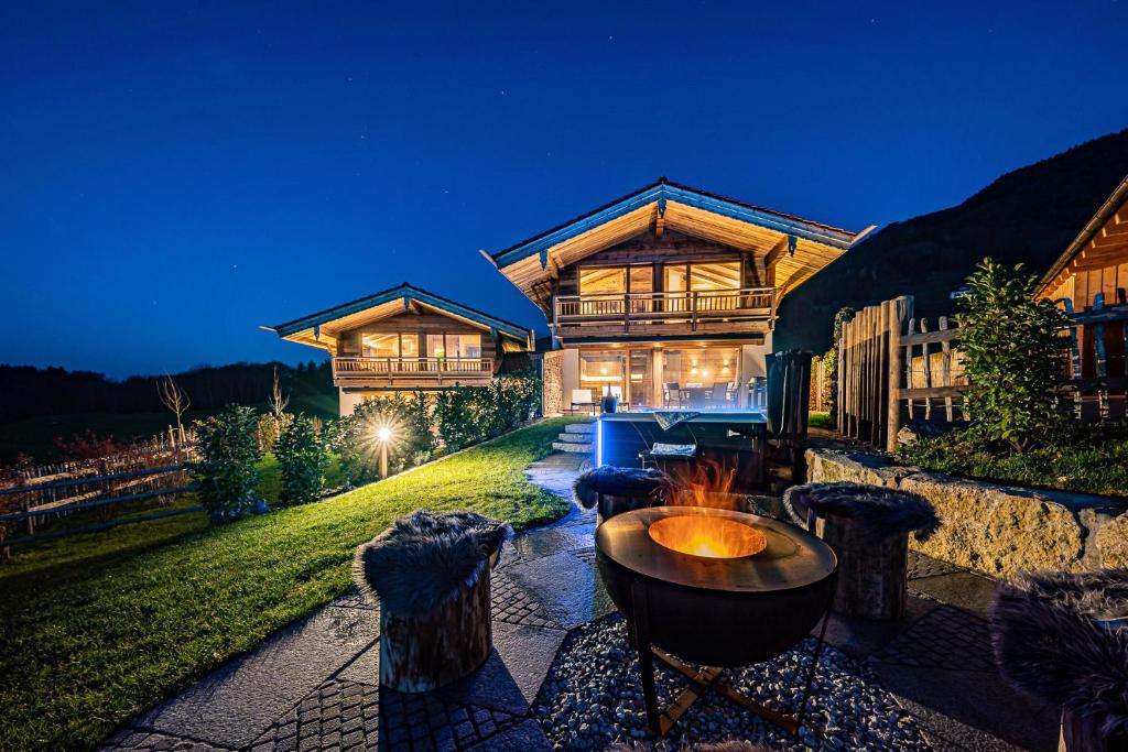 Maisons de vacances Alm-Chalets-Samerberg Schweinsteig 12, 83122 Samerberg