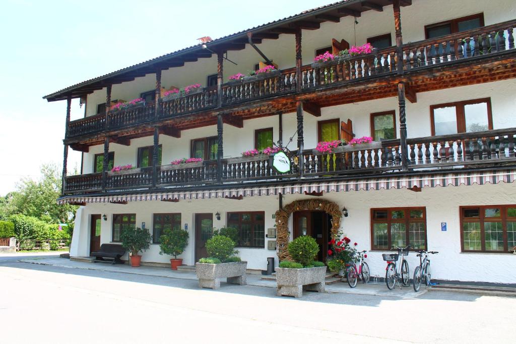 B&B / Chambre d'hôtes Almhostel Seeweg 12, 83126 Flintsbach am Inn