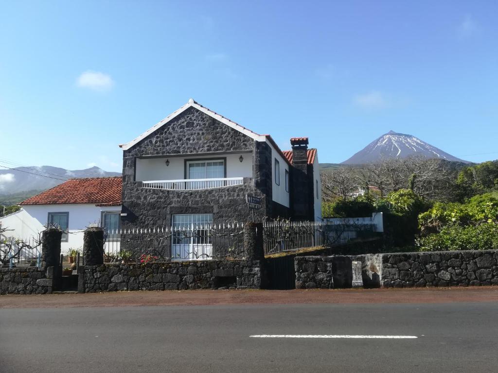 Maison d'hôtes Alojamentos A Buraca Estrada Regional, Santo António 37, 9940-232 São Roque do Pico