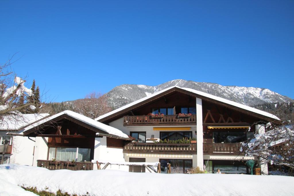 Appartements Alpen - Apartments Schönbergstrasse 1, 82467 Garmisch-Partenkirchen