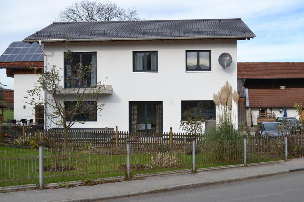 Appartement Alpenblick Ferienwohnung Hauptstraße 11 1, 83075 Bad Feilnbach