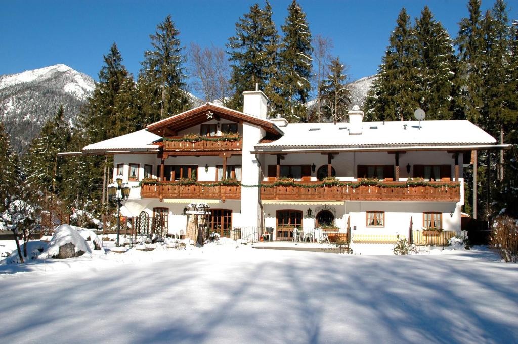 Maisons de vacances Alpenchalet Zum Jeremia Am Zigeunerbergl 5, 82491 Grainau