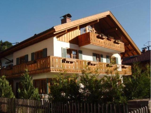 Appartements ALPENFREUND Partenkirchner Straße 45, 82481 Mittenwald