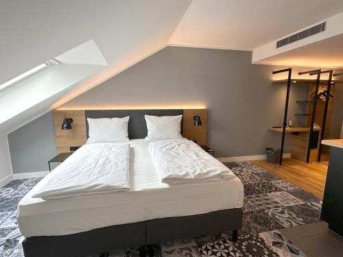 B&B / Chambre d'hôtes Alpenglühen Smart Hotel Peter-Henlein-Str. 4 Olching