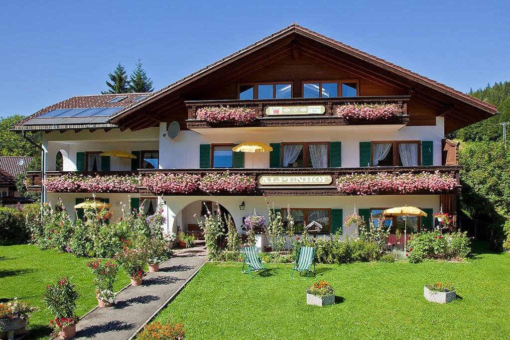 Appartements Alpenhof Klais Bahnhofstr. 10, 82493 Klais