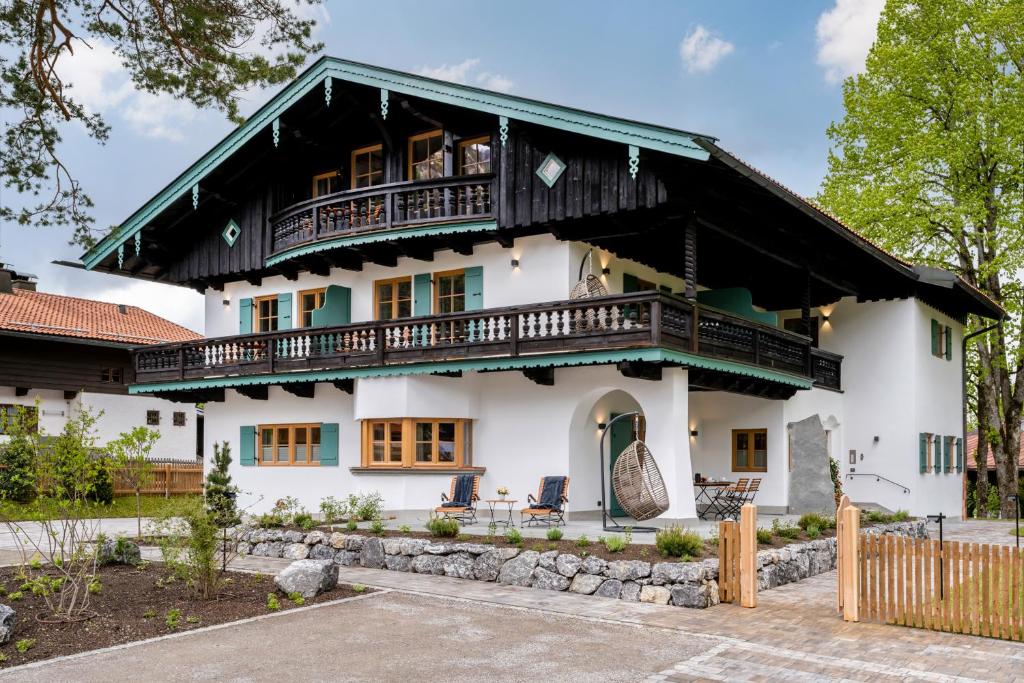 Appartements Alperie Ferienhaus Dürnbachstraße 4, 83727 Schliersee