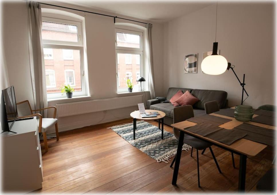 Appartement Altbaucharme! 2Zi, zentral, 24h Check-in & Netflix 7 Hasselmannstraße, 24114 Kiel