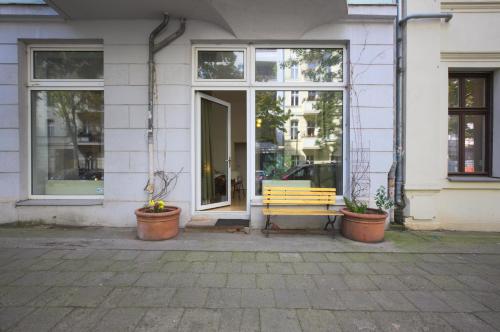 Appartement Altbauwohnung mit 3 Bädern (PB6) 22 Erich-Weinert-Straße VH EG rechts Berlin