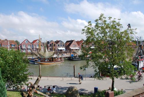 Alte Räucherei am Hafen Neuharlingersiel allemagne