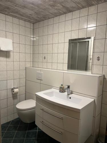 Maison d'hôtes Altes Gasthaus Leuna Pension Gebrüder-von-Wedel Straße 52 Leuna
