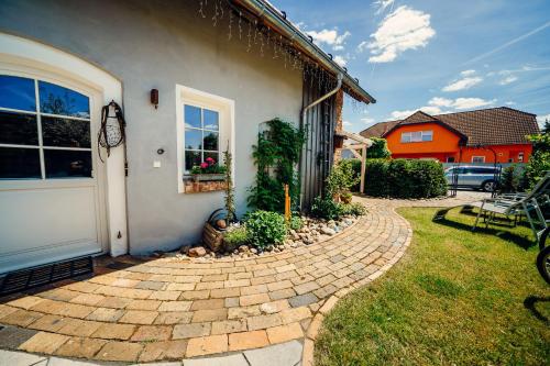 Altes Gewölbe mit Sauna und Whirlpool im Außenbereich Elsterheide allemagne