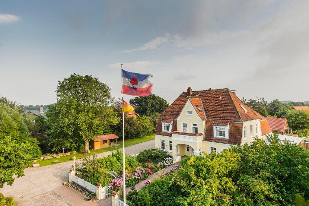 Maison de vacances Altes-Landhaus-Ferienwohnung-Schleswig-Holstein Dorfstraße 22, 24235 Wendtorf