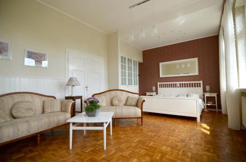 Appartements Altes Pfarrhaus Gondershausen Rhein-Mosel-Straße 82 Gondershausen