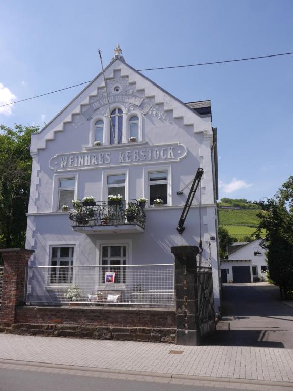 Appartements Altes Weingut Weinhaus Rebstock 48 Marktstraße, 56333 Winningen