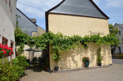 Maison de vacances Altes Winzerhaus - Ferienhaus Am Frohnbach 10 Burgen