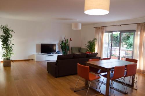 Appartement ALTIDO Graca Luminous 2-BR Apartment with Terrace Rua Damasceno Monteiro nº 95, 0B Lisbonne