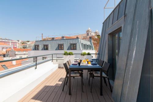 ALTIDO Lux and Spacious 1BR home with huge terrace, 5mins to Academy of Sciences Lisbonne portugal