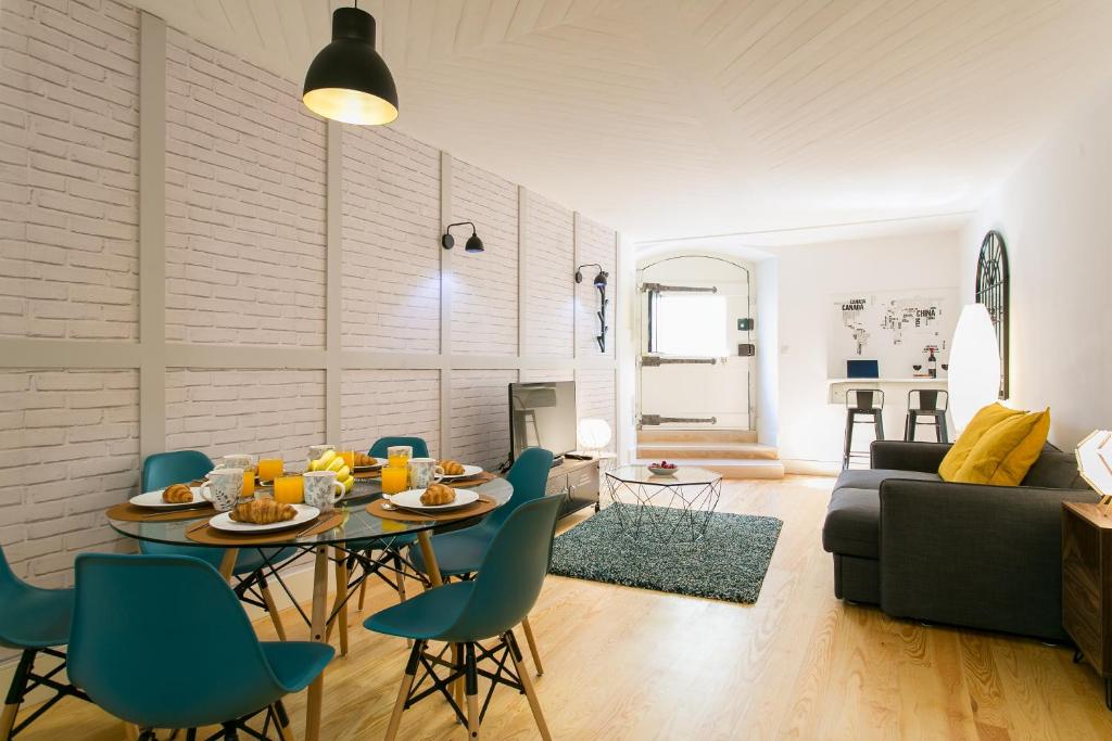 Appartement ALTIDO Modern Apt for 5 with workspace and private entrance, moments from Lisbon Cathedral 2 Rua do Castelo Picão cave direito, 1100-118 Lisbonne
