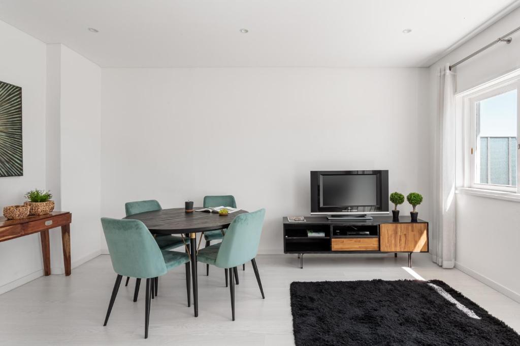 Appartement ALTIDO Smart Flat with 2 Balconies 1005 Rua da Constituição, 4200-202 Porto