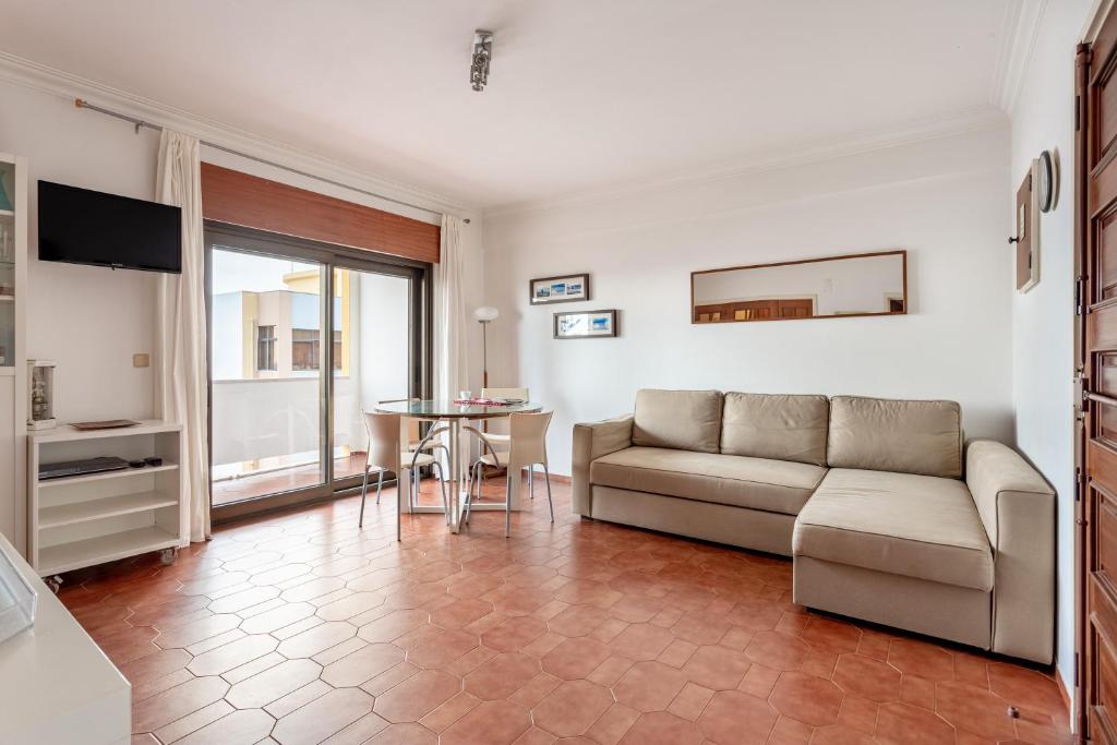 Appartement ALTIDO Superb flat with Terrace and Ocean Views 8 Rua Manuel Silvestre da Costa, 2825-385 Costa da Caparica