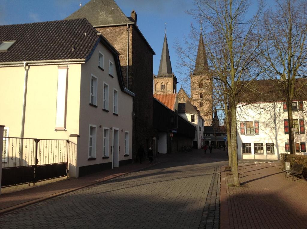 B&B / Chambre d'hôtes Am Meerturm Bahnhofstraße 6, 46509 Xanten